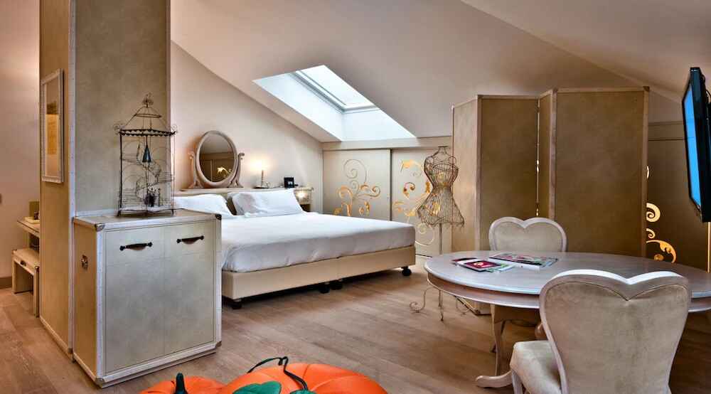 Chateau Monfort, Milan