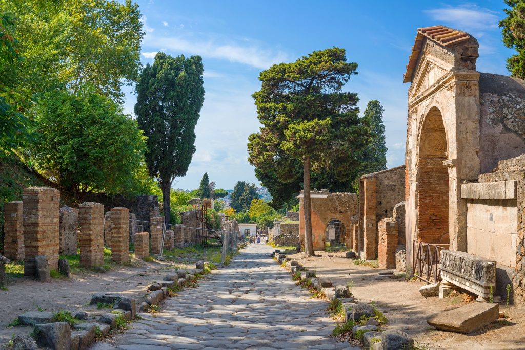 Pompeii ruins volcano vesuvias