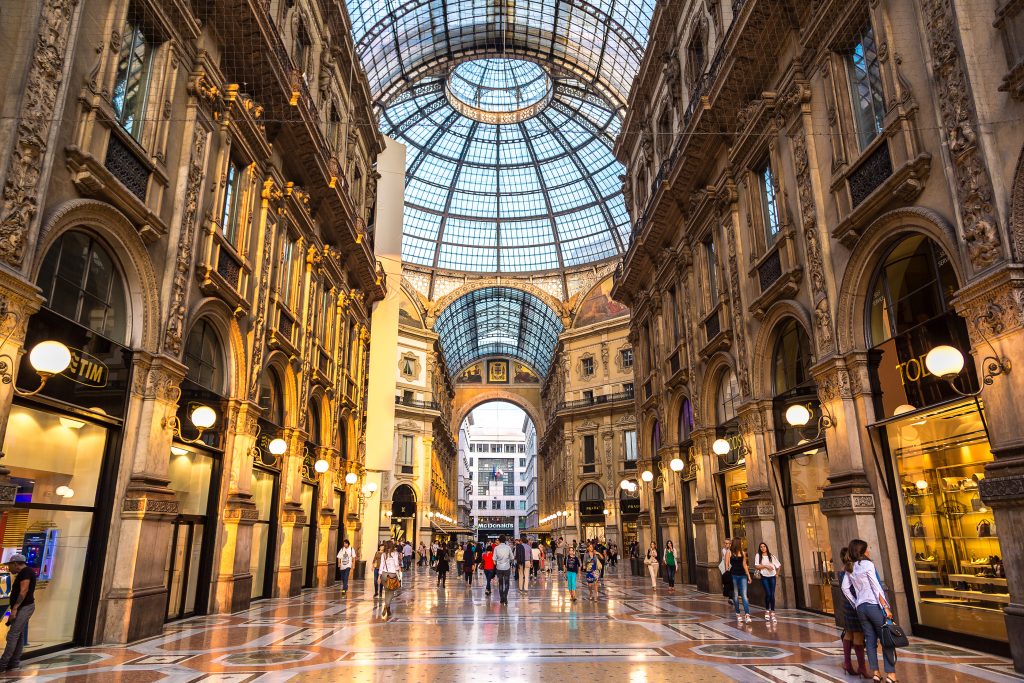Galleria Vittorio Emanuelle II shopping milan