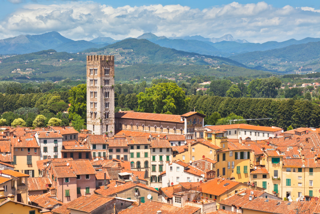 Lucca Italy how to get around